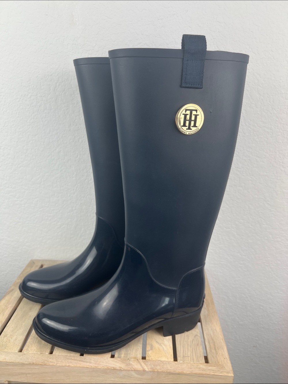 Tommy Hilfiger Tall Navy Rubber Rain Boots with Gold Logo - Picture 3 of 6
